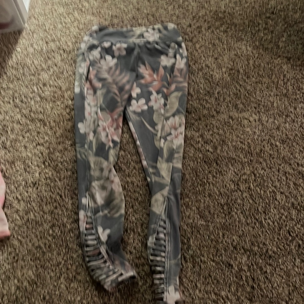 A flower pair of leggings